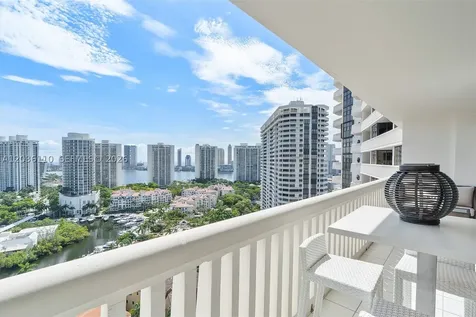 1000 W Island Boulevard Aventura FL 33160