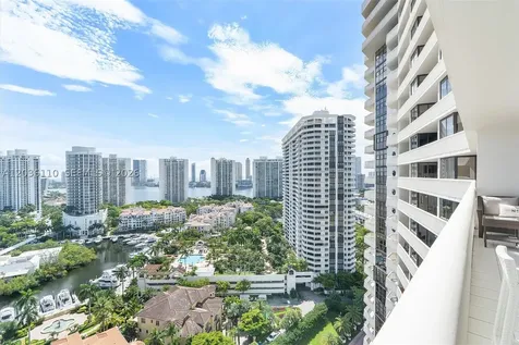 1000 W Island Boulevard Aventura FL 33160