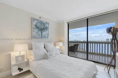 1000 W Island Boulevard Aventura FL 33160