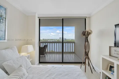 1000 W Island Boulevard Aventura FL 33160