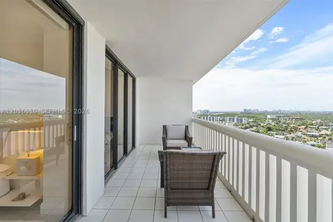 1000 W Island Boulevard Aventura FL 33160