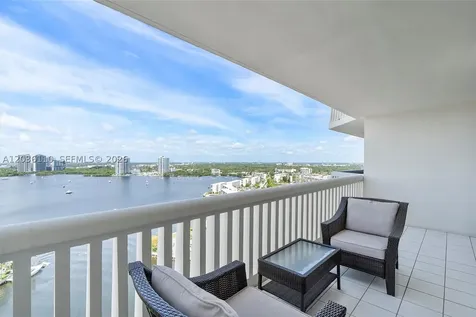 1000 W Island Boulevard Aventura FL 33160