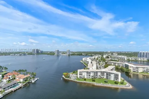 1000 W Island Boulevard Aventura FL 33160