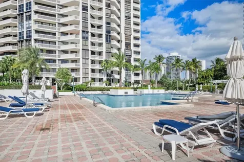 1000 W Island Boulevard Aventura FL 33160