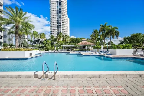 1000 W Island Boulevard Aventura FL 33160