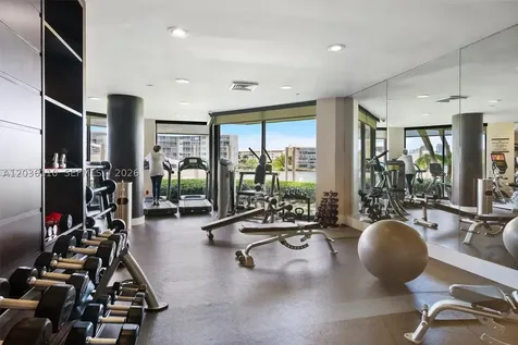 1000 W Island Boulevard Aventura FL 33160