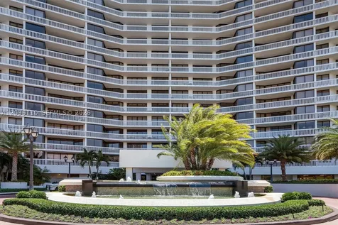 1000 W Island Boulevard Aventura FL 33160
