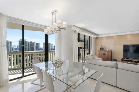 1000 W Island Boulevard Aventura FL 33160