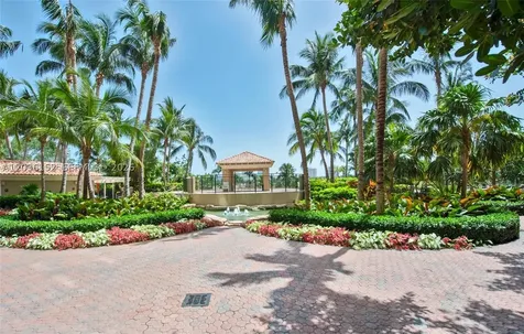 19501 W Country Club Drive Aventura FL 33180