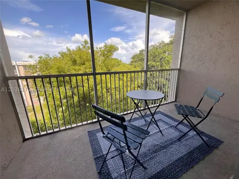 1075 Riverside Drive Coral Springs FL 33071