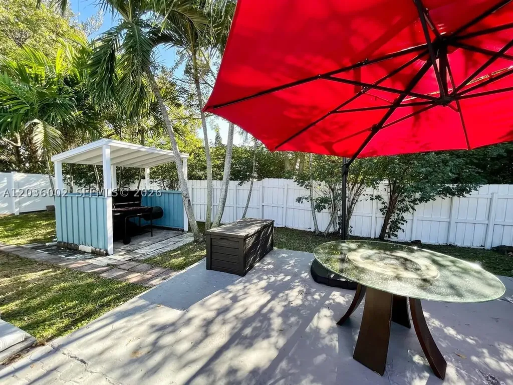 416 N Rainbow Drive Hollywood FL 33021