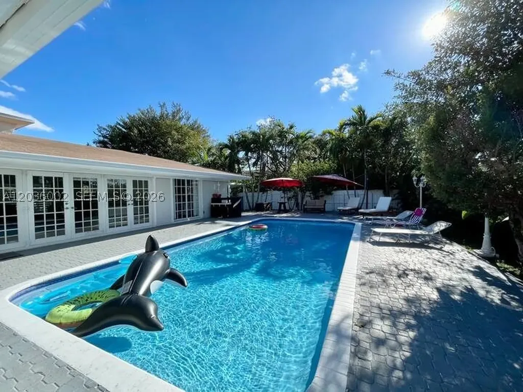 416 N Rainbow Drive Hollywood FL 33021