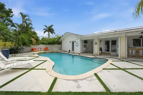 323 NW 136th Place Miami FL 33182