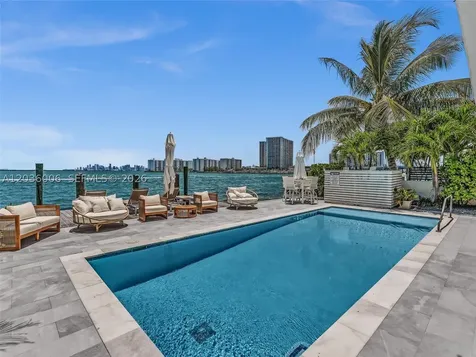 1930 Bay Drive Miami Beach FL 33141