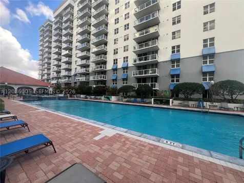 5077 NW 7th Street Miami FL 33126