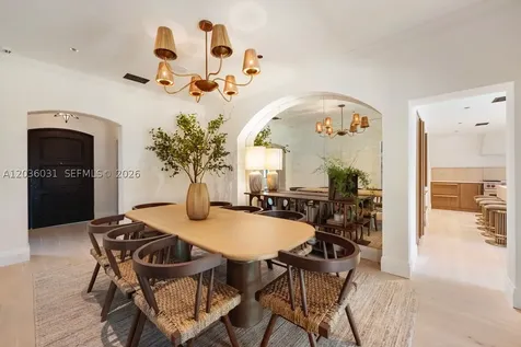 4727 N Bay Road Miami Beach FL 33140