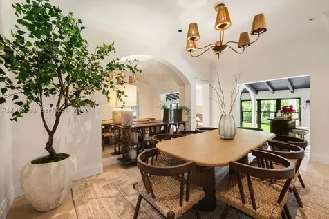 4727 N Bay Road Miami Beach FL 33140