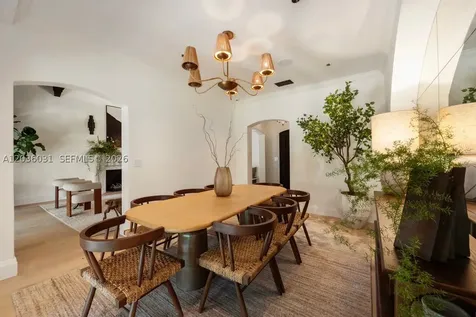 4727 N Bay Road Miami Beach FL 33140