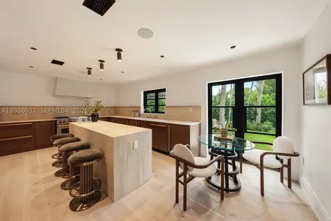 4727 N Bay Road Miami Beach FL 33140