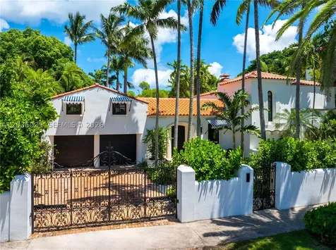 4727 N Bay Road Miami Beach FL 33140