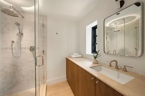 4727 N Bay Road Miami Beach FL 33140