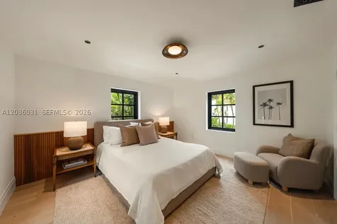 4727 N Bay Road Miami Beach FL 33140