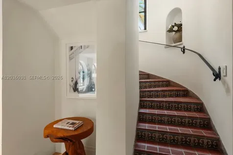 4727 N Bay Road Miami Beach FL 33140