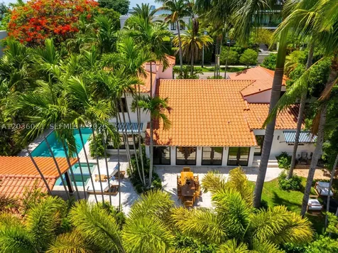 4727 N Bay Road Miami Beach FL 33140