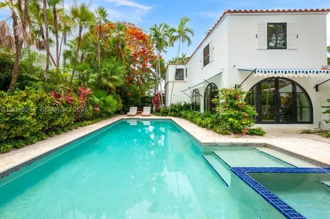 4727 N Bay Road Miami Beach FL 33140
