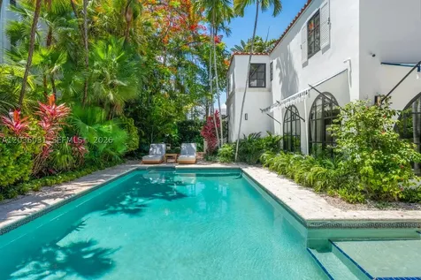 4727 N Bay Road Miami Beach FL 33140