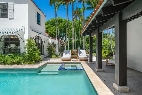 4727 N Bay Road Miami Beach FL 33140