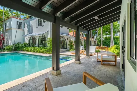 4727 N Bay Road Miami Beach FL 33140
