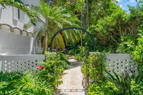 4727 N Bay Road Miami Beach FL 33140