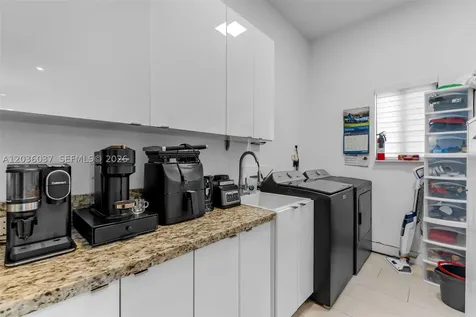 1201 SW 92nd Avenue Miami FL 33174
