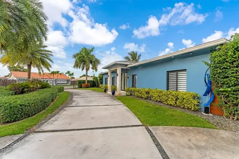 1201 SW 92nd Avenue Miami FL 33174