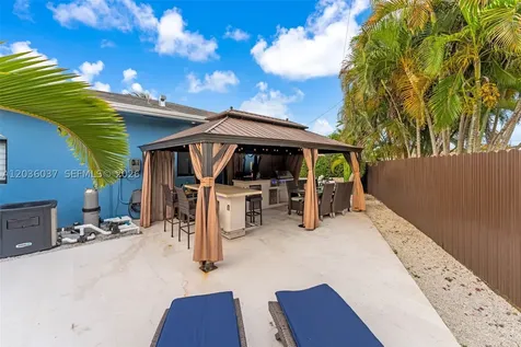 1201 SW 92nd Avenue Miami FL 33174