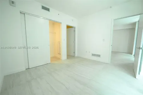 77 SE 5th Street Miami FL 33131