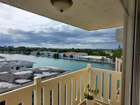 7900 Tatum Waterway Drive Miami Beach FL 33141