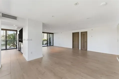 801 N Venetian Drive Miami FL 33139