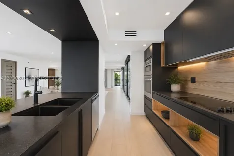 801 N Venetian Drive Miami FL 33139
