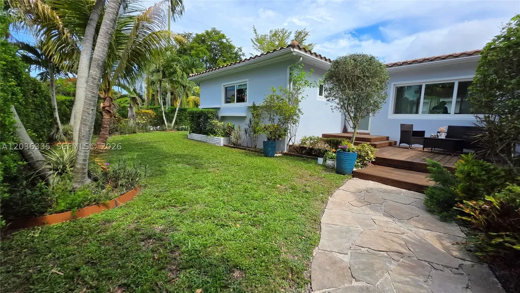 390 NE 127th Street North Miami FL 33161