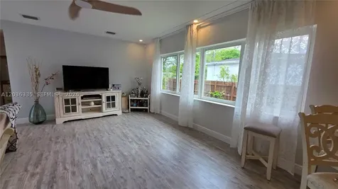 390 NE 127th Street North Miami FL 33161