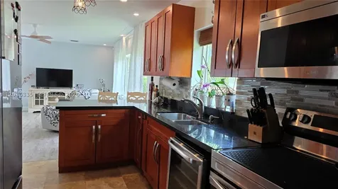 390 NE 127th Street North Miami FL 33161