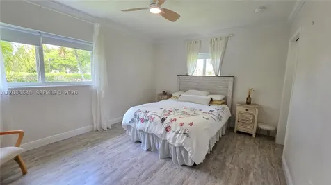 390 NE 127th Street North Miami FL 33161