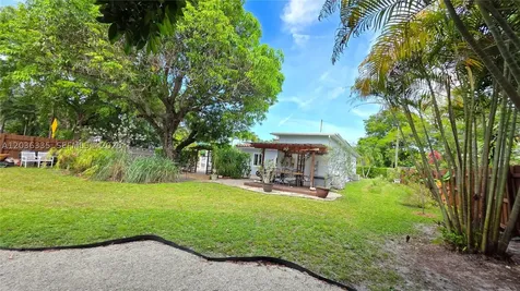 390 NE 127th Street North Miami FL 33161