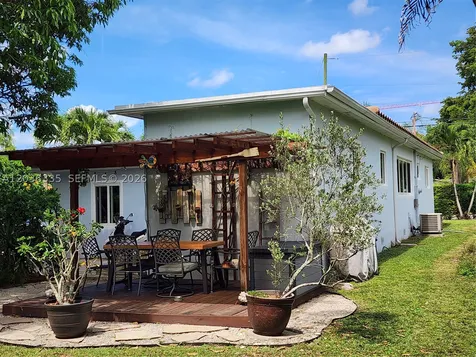 390 NE 127th Street North Miami FL 33161