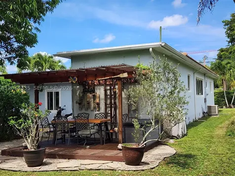 390 NE 127th Street North Miami FL 33161