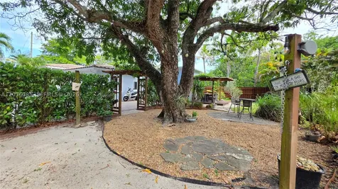 390 NE 127th Street North Miami FL 33161