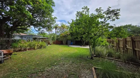 390 NE 127th Street North Miami FL 33161