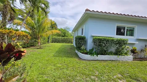 390 NE 127th Street North Miami FL 33161